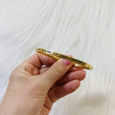 Love me...feliratos karkötő