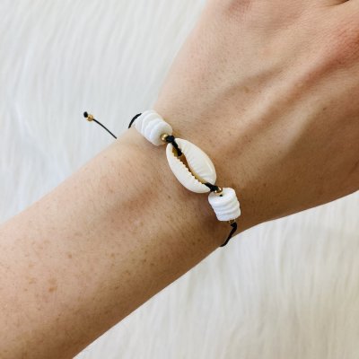 Fehér kagylós karkötő