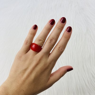 Piros plasztik gyűrű