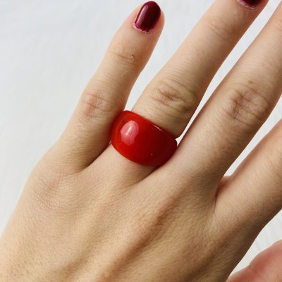 Piros plasztik gyűrű