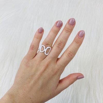 Fehér lyukacsos gyűrű