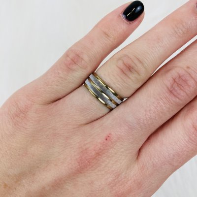 Arany csikos gyűrű