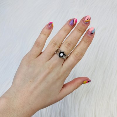 Kis virágos gyűrű