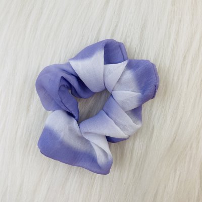 Lila tiedye scrunchie