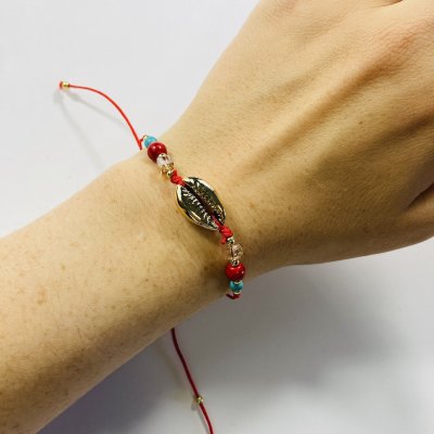 Piros kagylós karkötő