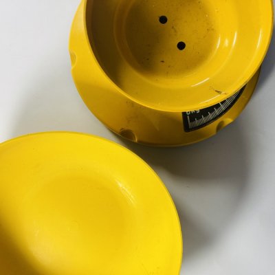 Retro sárga mérleg