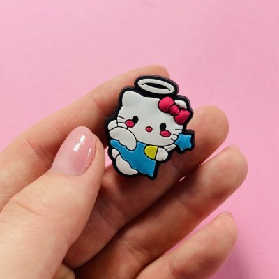 Hello Kitty crocs papucs pin