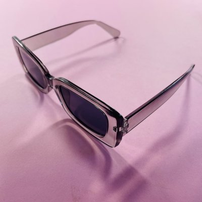 Átlátszó szürke napszemüveg