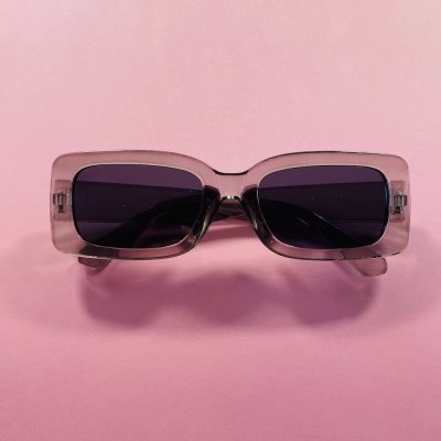 Átlátszó szürke napszemüveg