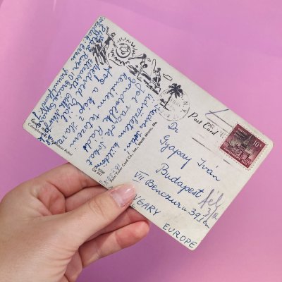 Vintage Betty Page képeslap szöveggel