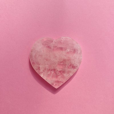 Rózsakvarc ásvány szív marokkő