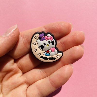 Hello Kitty crocs papucs pin