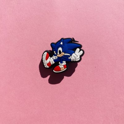 Sonic crocs papucs pin