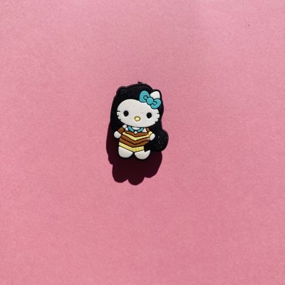 Hello Kittys crocs papucs pin