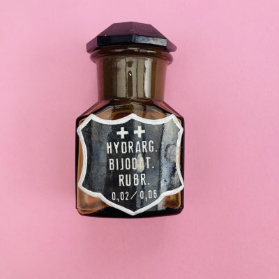 Barna antik gyógyszeres üvegcse