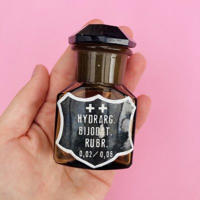 Barna antik gyógyszeres üvegcse