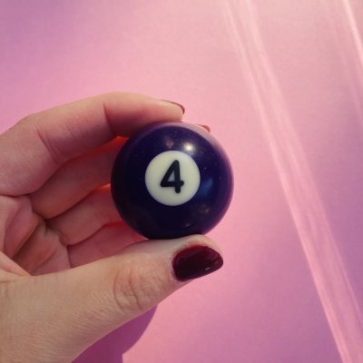 Biliárd lila négyes golyó