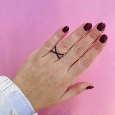 Fekete cross gyűrű