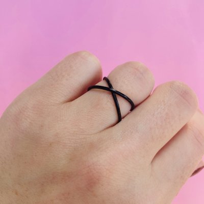 Fekete cross gyűrű