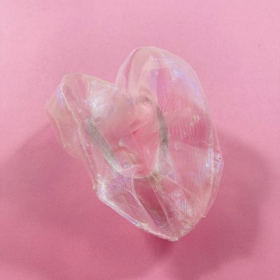 Pink holo srunchie hajgumi