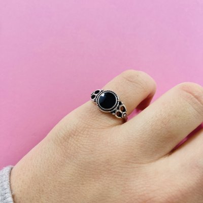 Fekete köves gyűrű