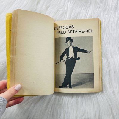 Riporter a Cosmosban c. könyv