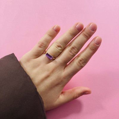 Lila köves gyűrű